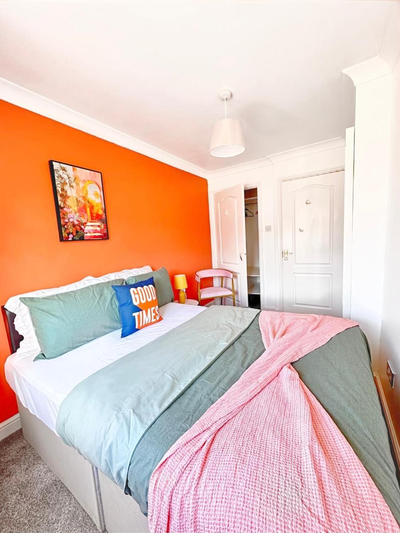 Charming 3-Bedroom House With Garden In Portsmouth, Close Parking, Train Station & Gunwharf Экстерьер фото